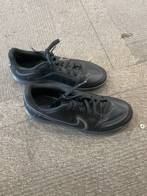 Vist Large View of Product Image Which is Used Nike Soccer Indoor Shoes Black Senior 5.5