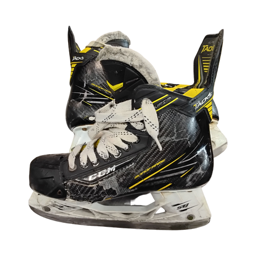 Vist Large View of Product Image Which is Used CCM SUPER TACKS Senior Hockey Skate Senior 7.5