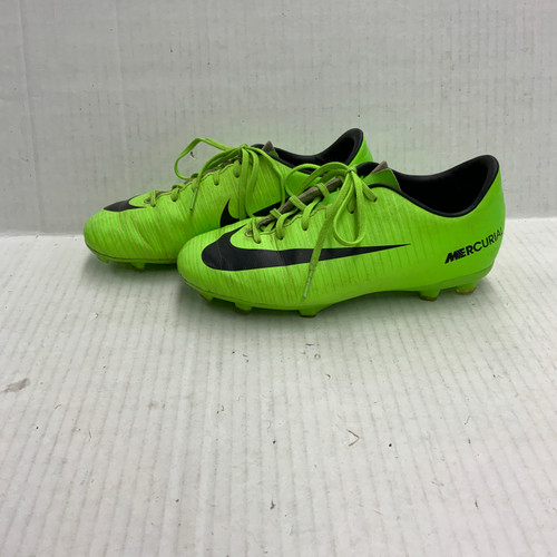 Vist Large View of Product Image Which is Used Nike Soccer Cleats Green Junior 04.5