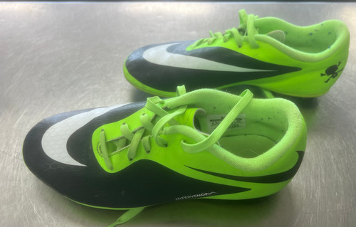 Vist Large View of Product Image Which is Used Nike Soccer Cleats Green Junior 05.5