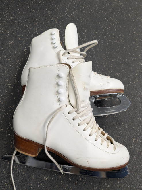 Vist Large View of Product Image Which is Used Riedell SKATES WomensFigure Skate None Senior 5