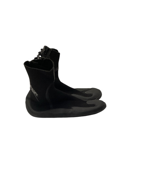 Vist Large View of Product Image Which is Used Water Shoes Y Black Junior 05