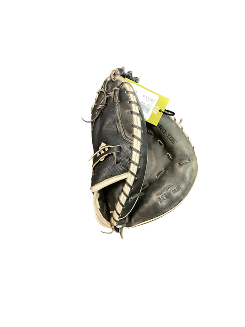 Vist Large View of Product Image Which is Used Wilson A2000 BB/SB Catchers RH Throw Black 33 1/2"