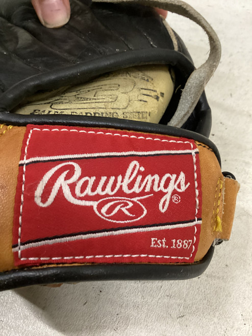 Vist Large View of Product Image Which is Used Rawlings RBG12BT BB/SB Glove RH Throw Brown And Black 11 1/4"