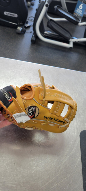 Vist Large View of Product Image Which is Used 9 BB/SB Glove RH Throw None 9"