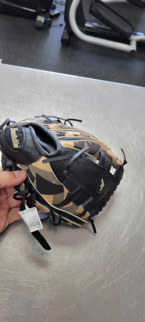 Vist Large View of Product Image Which is Used Franklin 9.5 BB/SB Glove RH Throw None 9 1/2"