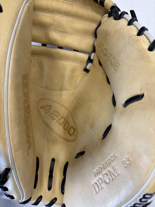 Vist Large View of Product Image Which is Used Wilson A2000 DP CM 33 PRO TOE BB/SB Catchers RH Throw Tan 33"