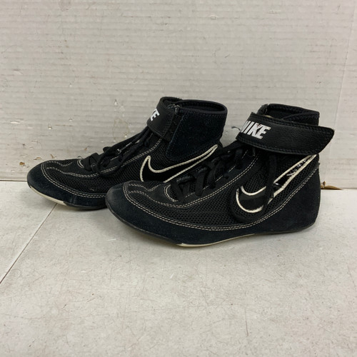 Vist Large View of Product Image Which is Used Nike Wrestling Shoes Black Junior 03