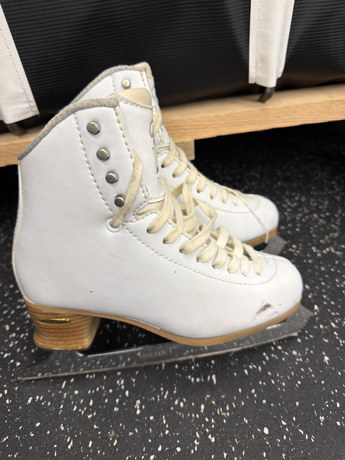 Vist Large View of Product Image Which is Used Jackson LELLE WomensFigure Skate White Senior 4