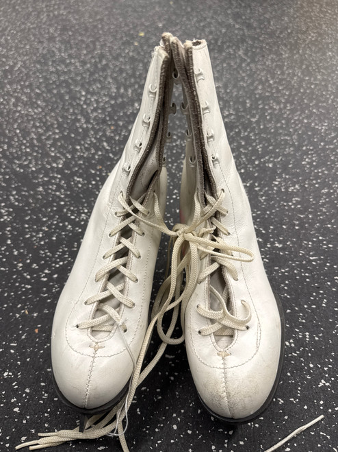 Vist Large View of Product Image Which is Used FIGURE SKATE WomensFigure Skate White Senior 8