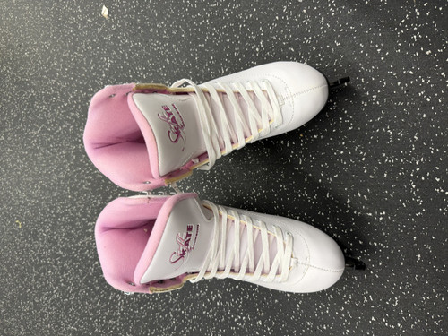 Vist Large View of Product Image Which is Used Jackson SOFT SKATE WomensFigure Skate Pink Senior 8