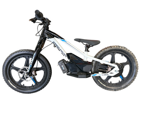 Vist Large View of Product Image Which is Used 18 E DRIVE Balance Bike Boys Black 18"