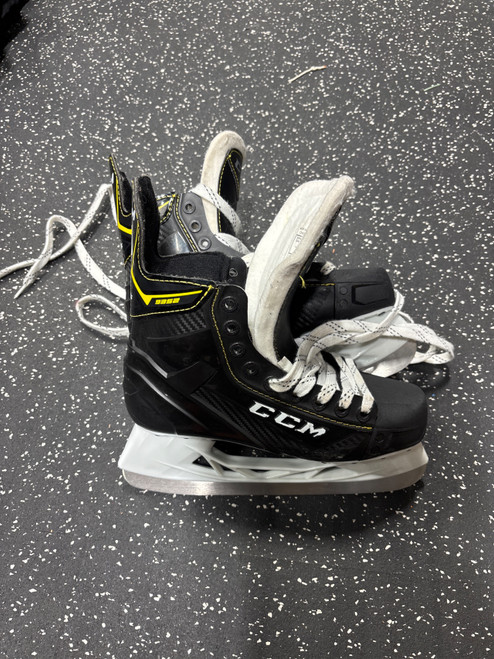 Vist Large View of Product Image Which is Used CCM TACKS Intermediate Hockey Skate Intermediate 5.0