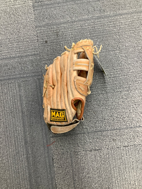 Vist Large View of Product Image Which is Used MAG LL-1997 BB/SB Glove RH Throw Tan 10"