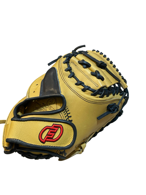 Vist Large View of Product Image Which is Used USA FORCE ELITE SERIES BB/SB Catchers RH Throw Brown 33 1/2"
