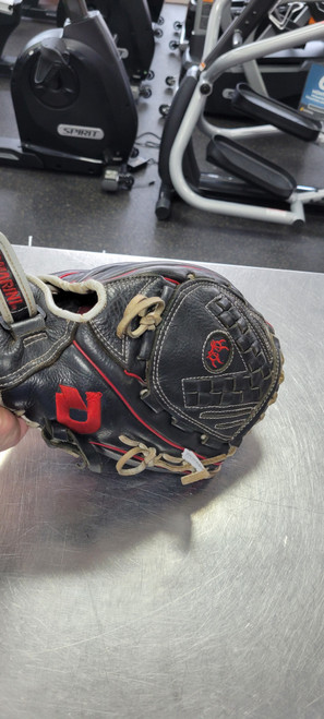 Vist Large View of Product Image Which is Used Demarini INSANE 12.5 BB/SB Glove RH Throw None 12 1/2"