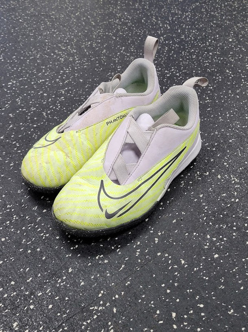 Vist Large View of Product Image Which is Used Nike Soccer Indoor Shoes Grey Junior 03