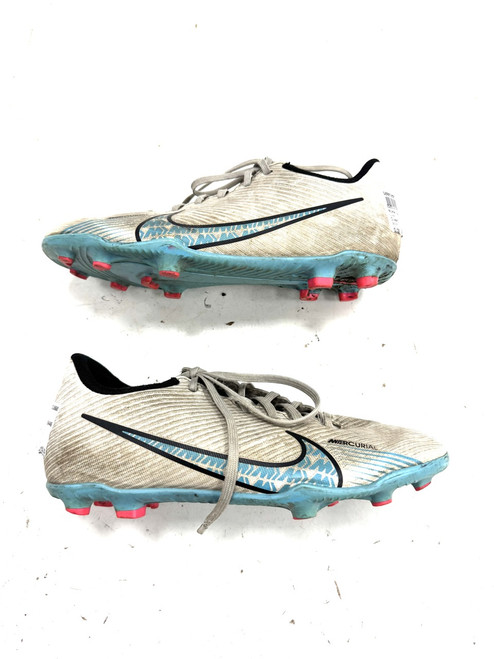 Vist Large View of Product Image Which is Used Nike Soccer Cleats Grey Junior 05