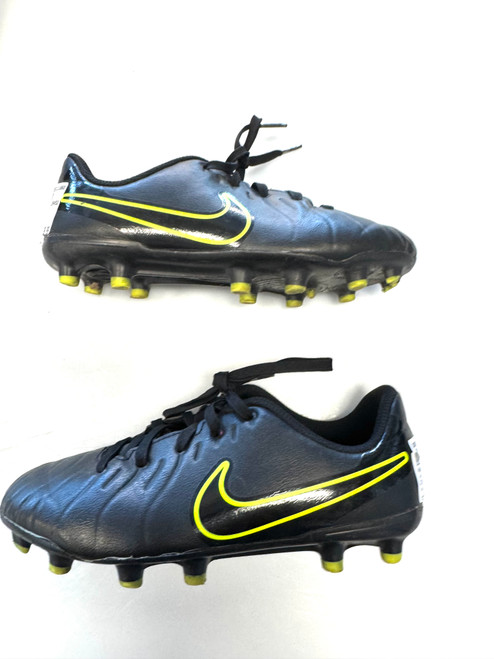 Vist Large View of Product Image Which is Used Nike Soccer Cleats Black Junior 01