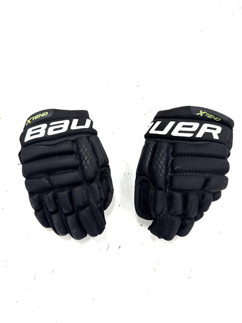 Vist Large View of Product Image Which is Used Bauer VAPOR Youth Gloves Black 8"