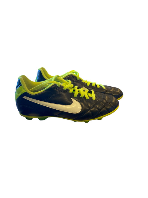 Vist Large View of Product Image Which is Used Nike Soccer Cleats Black Junior 02.5