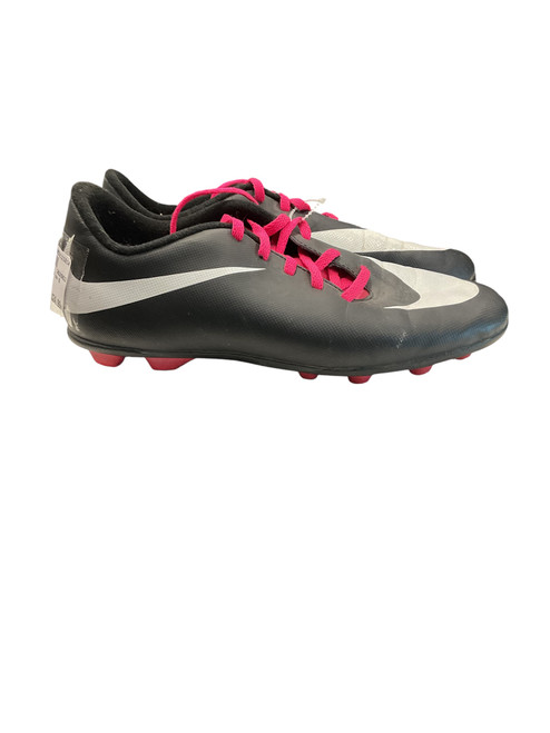 Vist Large View of Product Image Which is Used Nike Soccer Cleats Black And White Junior 06