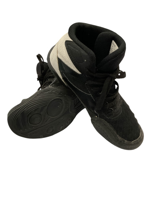 Vist Large View of Product Image Which is Used Asics Wrestling Shoes Black Junior 01