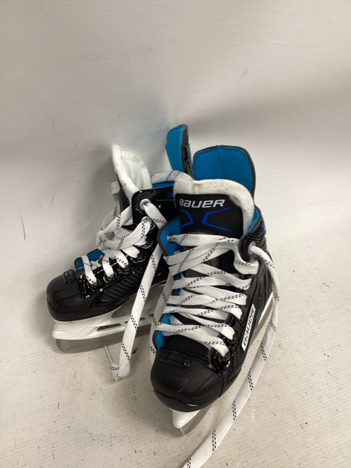 Vist Large View of Product Image Which is Used Bauer XLP Youth Hockey Skate Youth 09.0