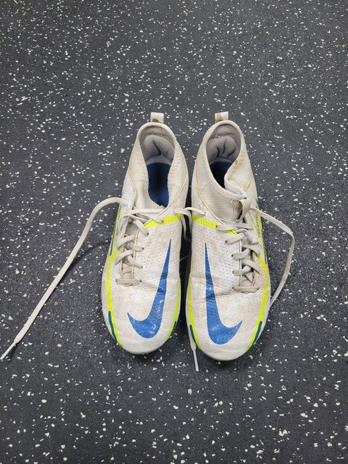 Vist Large View of Product Image Which is Used Nike Soccer Cleats White Junior 02.5