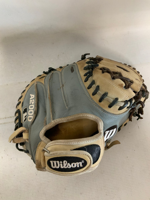 Vist Large View of Product Image Which is Used Wilson A2000 BB/SB Catchers RH Throw Grey 33"