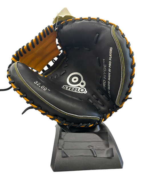 Vist Large View of Product Image Which is Used STEELO BB/SB Catchers RH Throw Black 32"