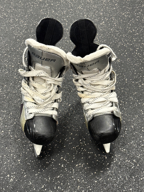 Vist Large View of Product Image Which is Used Bauer VAPOR X 2.0 Junior Hockey Skate Junior 01.5