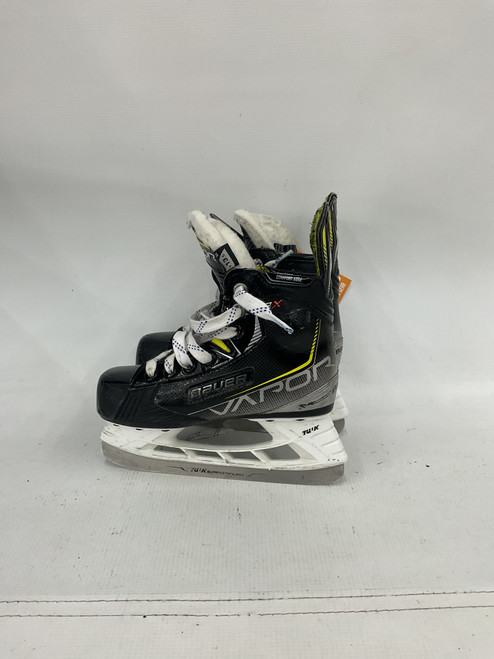 Vist Large View of Product Image Which is Used Bauer VAPOR X Youth Hockey Skate Youth 13.5