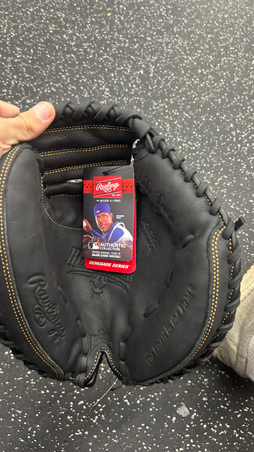 Vist Large View of Product Image Which is Used Rawlings RENEGADE RCM325B BB/SB Catchers RH Throw Black 32 1/2"