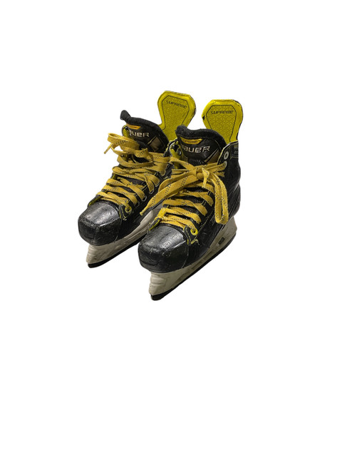 Vist Large View of Product Image Which is Used Bauer IGNITE PRO Junior Hockey Skate Junior 02.5