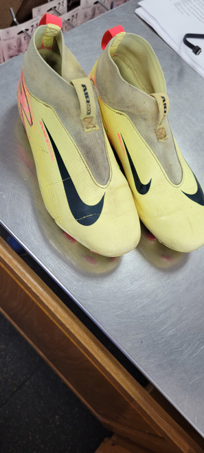 Vist Large View of Product Image Which is Used Nike Soccer Cleats Yellow Junior 03