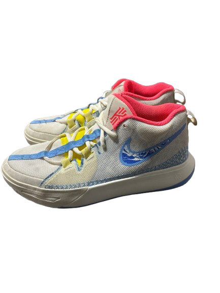 Vist Large View of Product Image Which is Used Nike KYRIE FLYTRAP 6 JNR 5.0 Basketball Shoes Y White Junior 05