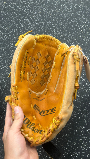 Vist Large View of Product Image Which is Used Worth A24698 BB/SB Glove RH Throw Tan 13"