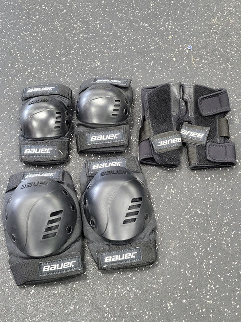 Vist Large View of Product Image Which is Used Bauer KNEE ELBOW HAND Senior Elbow Pads Black M/L