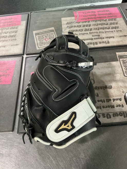 Vist Large View of Product Image Which is Used Mizuno PRO SELECT BB/SB Catchers RH Throw Black 34 1/2"