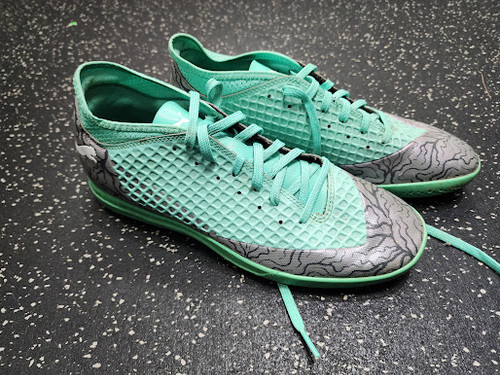 Vist Large View of Product Image Which is Used Puma Soccer Indoor Shoes Teal Senior 8.5