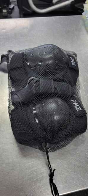 Vist Large View of Product Image Which is  Inline Protective Set Black XS