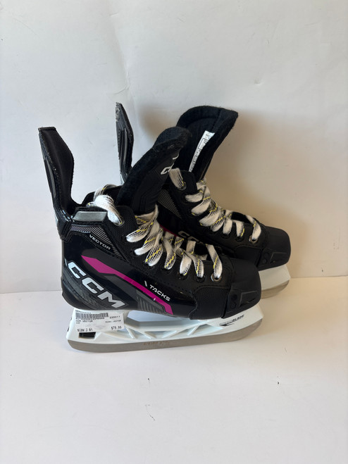 Vist Large View of Product Image Which is Used CCM VECTOR Junior Hockey Skate Junior 01