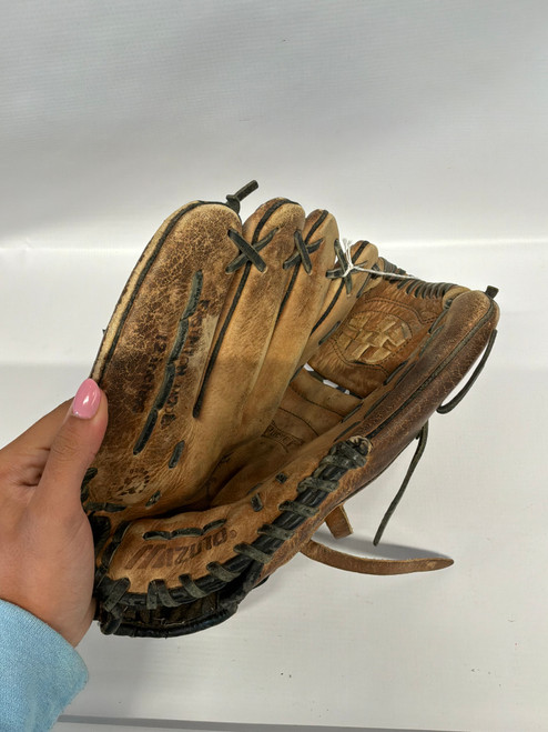 Vist Large View of Product Image Which is Used Mizuno GFN1207 BB/SB Glove RH Throw Brown 12"