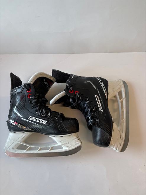 Vist Large View of Product Image Which is Used Bauer VAPOR X3.5 SKATES Junior Hockey Skate Junior 01