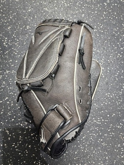 Vist Large View of Product Image Which is Used Mizuno FINCH BB/SB Glove RH Throw Black 12"