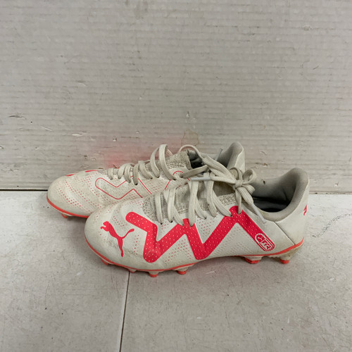 Vist Large View of Product Image Which is Used Puma Soccer Cleats White Junior 01