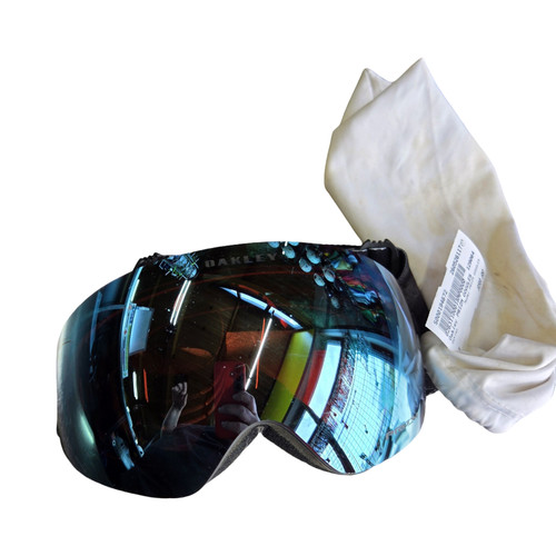 Vist Large View of Product Image Which is Used Oakley PRIZM GOGGLES Snow Goggles Adult None