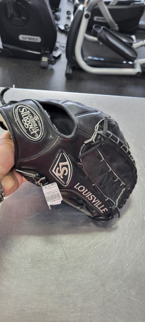 Vist Large View of Product Image Which is Used Louisville Slugger PROFESSIONAL SERIES PRO PATTERN BB/SB Glove RH Throw Black 11 3/4"