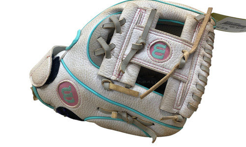 Vist Large View of Product Image Which is Used Wilson A200 A02RB2410SWTP BB/SB Glove RH Throw White 10"